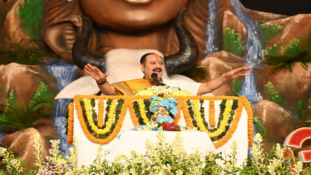 Pandit Pradeep Mishra said- If you worship at this time of night, you will not suffer from liver and cancer