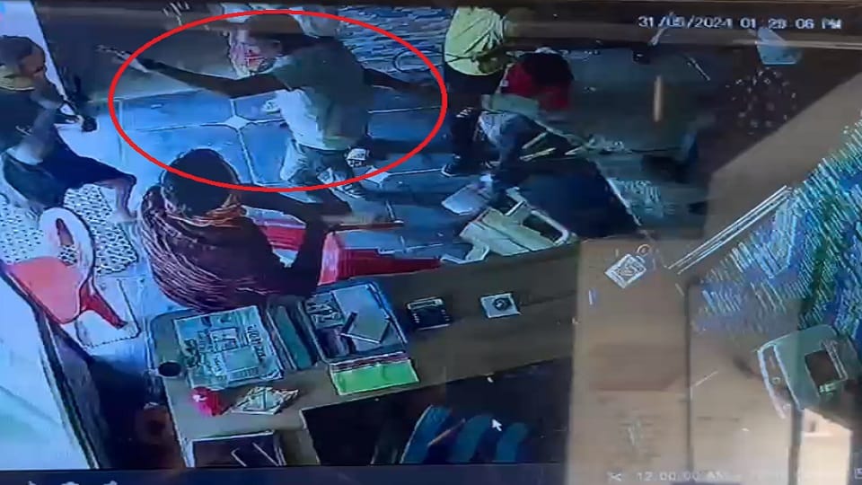Masked miscreants beat up shopkeeper also broke goods act captured in CCTV in Janjgir Champa
