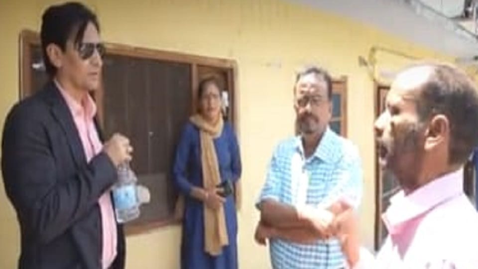 Kumaon Commissioner Deepak Rawat reached a village in Nainital