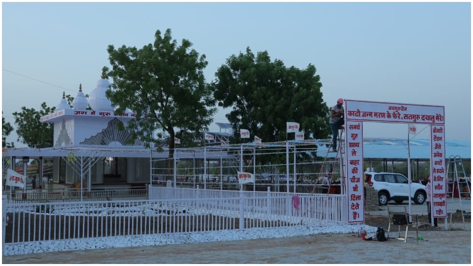 Ujjain News: Preparations for the 12th annual Bhandara at Baba Jaigurudev Ashram in full swing