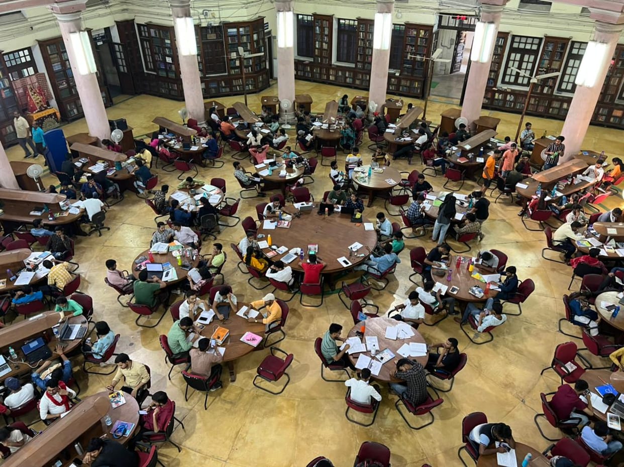 BHU More students reached in central library than capacity