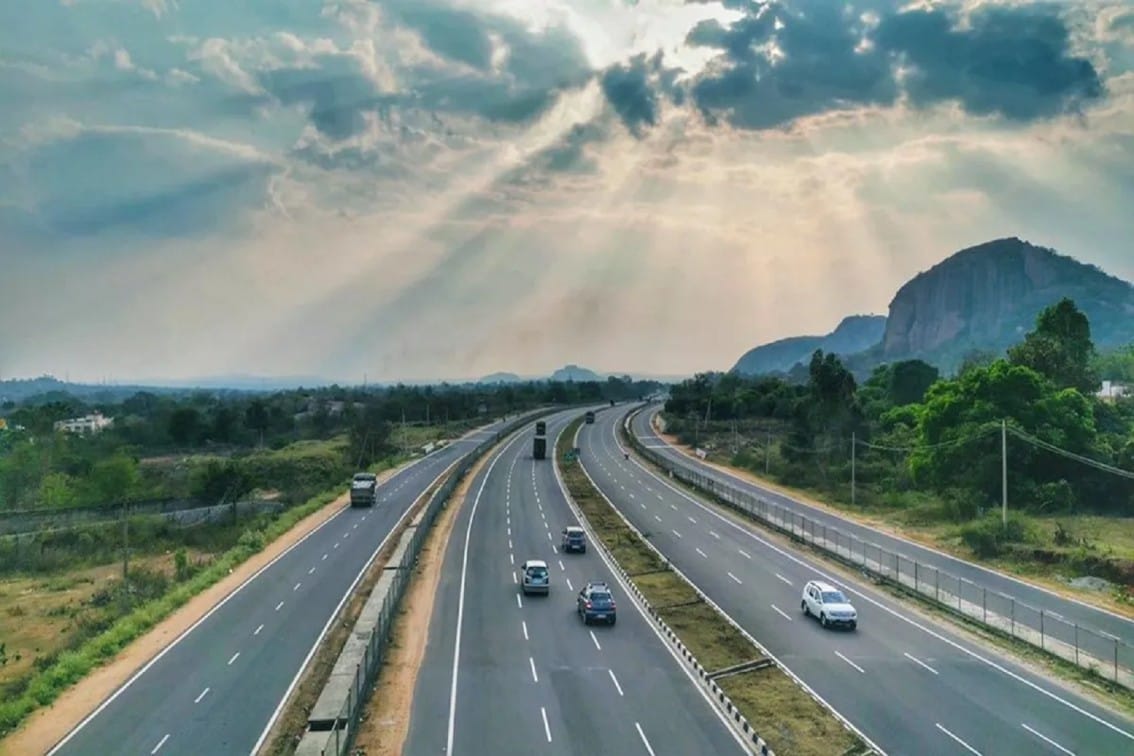 National Highway and Expressway Difference in India in Hindi Speed Limits, Access and Safety Compared