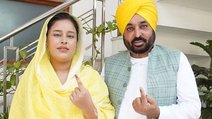 See Photos of Celebrities voting in Loksabha Election in Punjab