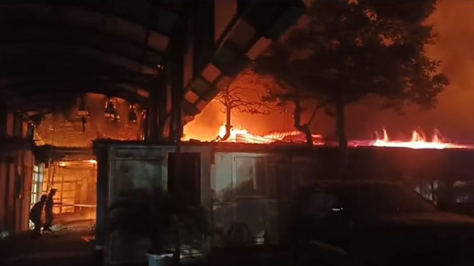 Fire At Delhi's Kashmiri Gate Metro Police Station, Delhi Fire Department on Spot News in Hindi