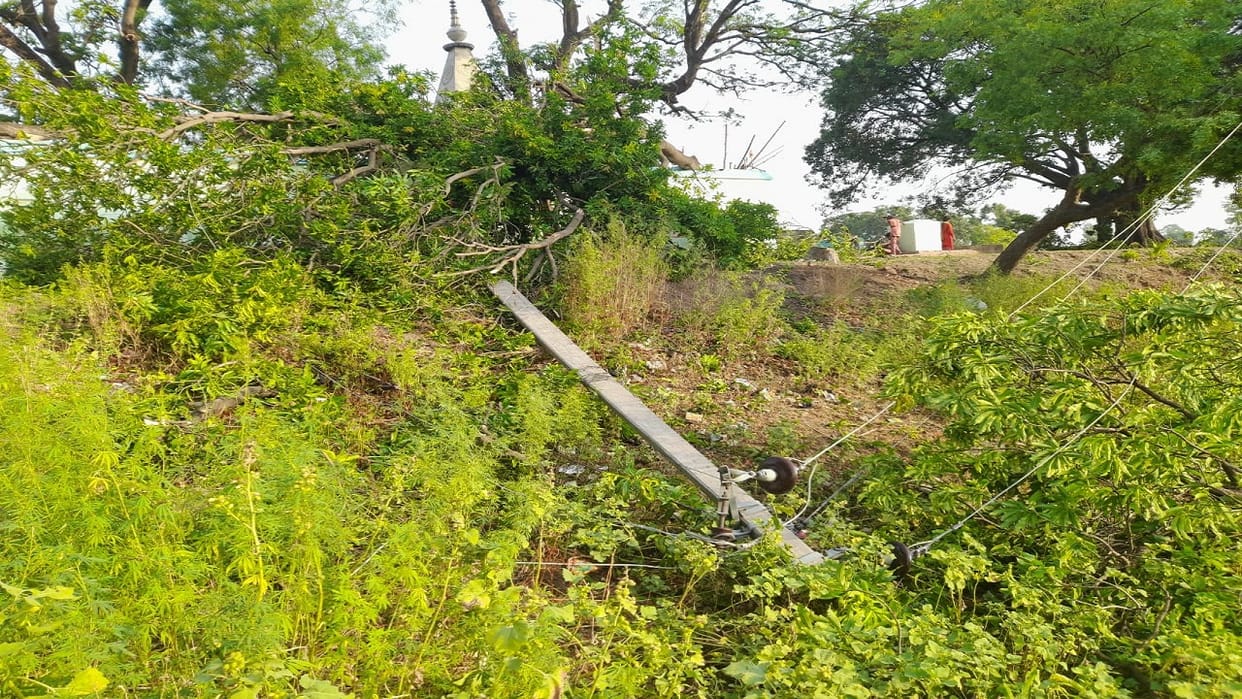 three hundred villages of Lakhimpur Kheri did not get electricity even after 36 hours