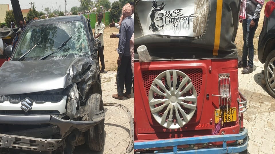 Horrific road accident in Firozabad roadways bus crushed car and auto five died and eight injured