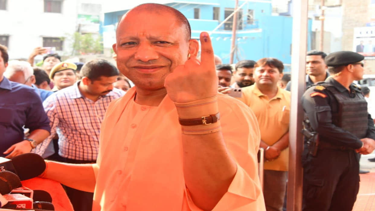 After voting in Gorakhpur, CM Yogi gave the slogan of Modi government once again in the press conference