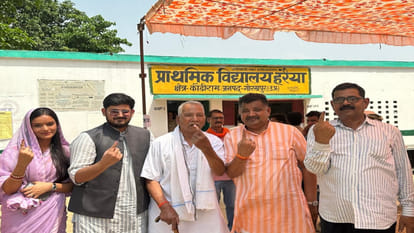 The voting graph increased rapidly in Gorakhpur during the afternoon, people cast their votes in large numbers