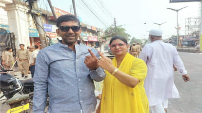 DIG and other people voted in Gorakhpur, crowd was less, Know the voting graph