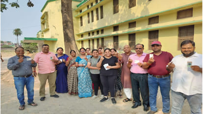 The voting graph increased rapidly in Gorakhpur during the afternoon, people cast their votes in large numbers