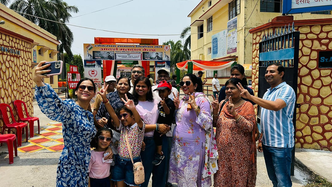 The voting graph increased rapidly in Gorakhpur during the afternoon, people cast their votes in large numbers