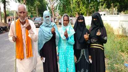 DIG and other people voted in Gorakhpur, crowd was less, Know the voting graph
