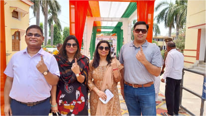 The voting graph increased rapidly in Gorakhpur during the afternoon, people cast their votes in large numbers
