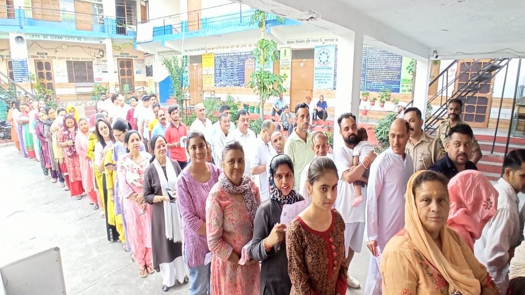 HP Lok Sabha Election Voting: Enthusiasm among youth, women and elderly for voting in Himachal, see photos