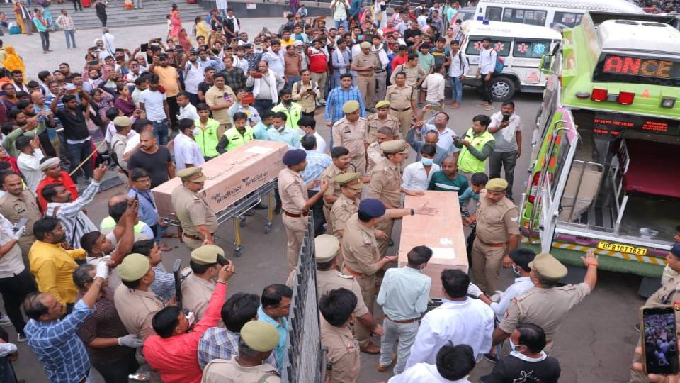 bodies of 11 people died in Jammu accident were brought to Mathura Junction by Andaman Express train