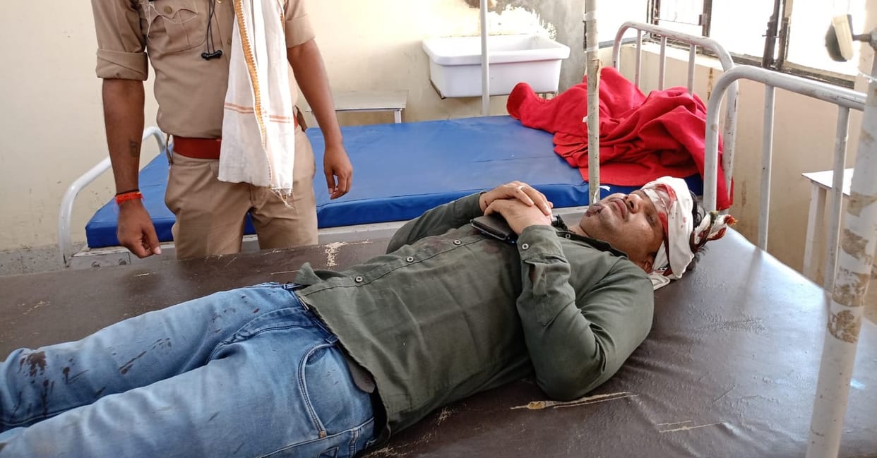Kannauj Accident, Two bikes collided violently on the expressway, one dead and three seriously injured