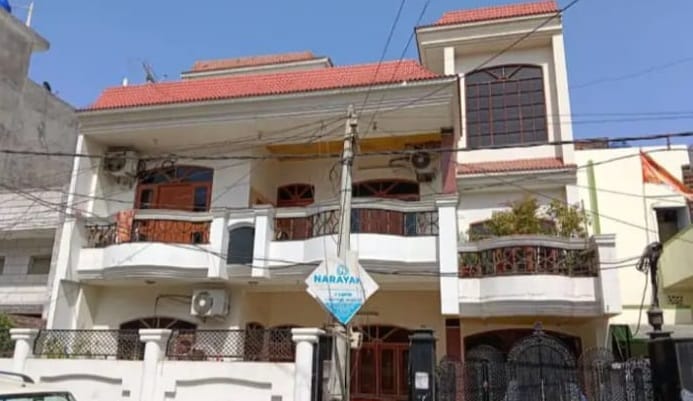 Bodies of two elderly sisters found lying on the second floor, injury marks found on the head of one sister