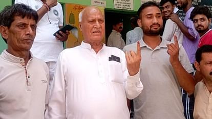 Himachal Pradesh BJP And Congress Candidates Cast Their Votes See photos