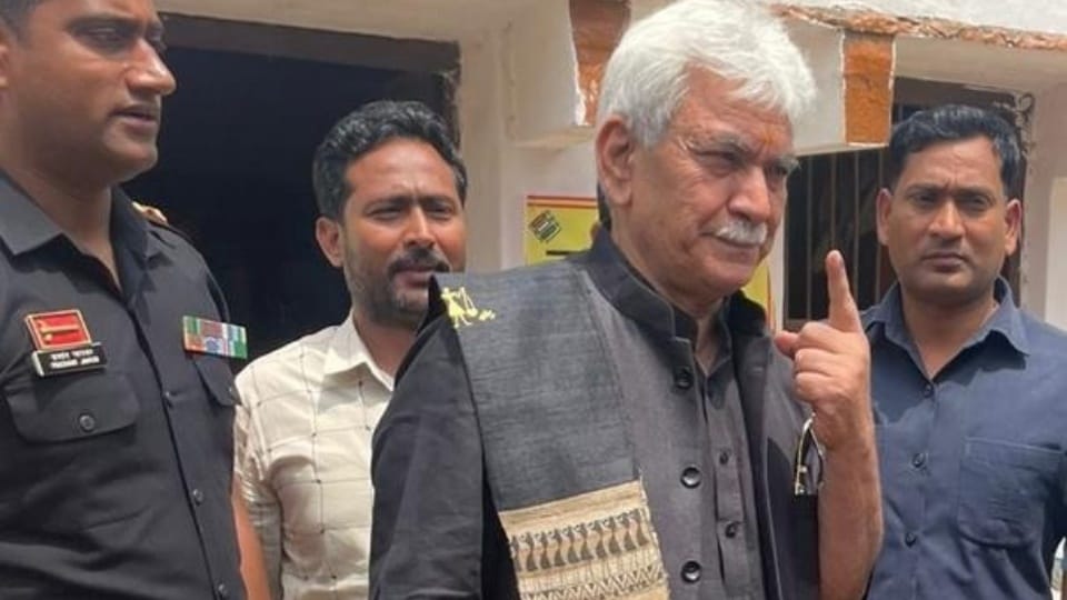 Lieutenant Governor Manoj Sinha cast his vote in ghazipur UP