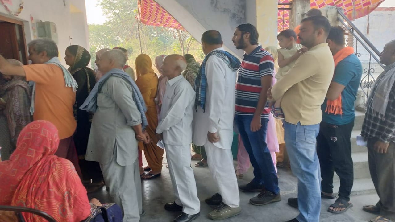 HP Lok Sabha Election Voting: Enthusiasm among youth, women and elderly for voting in Himachal, see photos