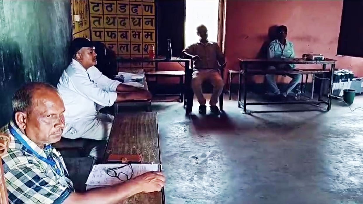 LS Polls: People of 2 villages in Jehanabad boycotted voting expressed their displeasure by putting up posters