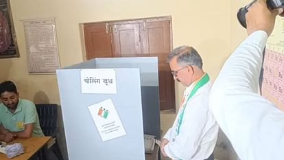 Himachal Pradesh BJP And Congress Candidates Cast Their Votes See photos