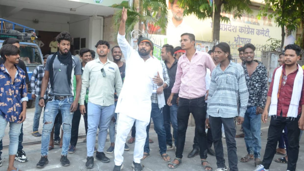 MP News Congress protests over nursing college scam, burns effigy of CM Mohan Yadav