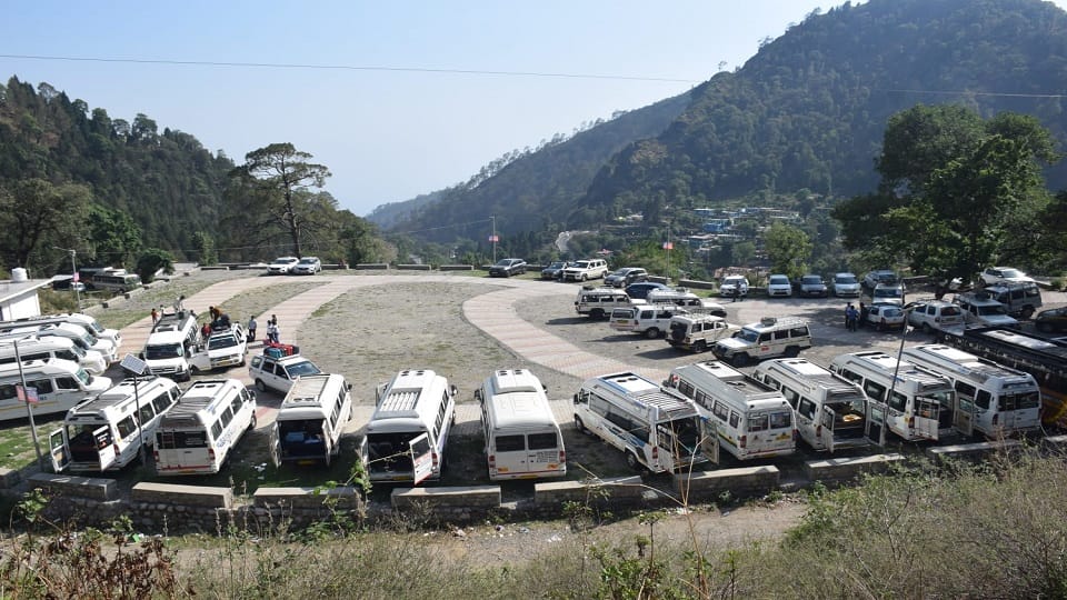 Loot from tourists at the entrance of Nainital