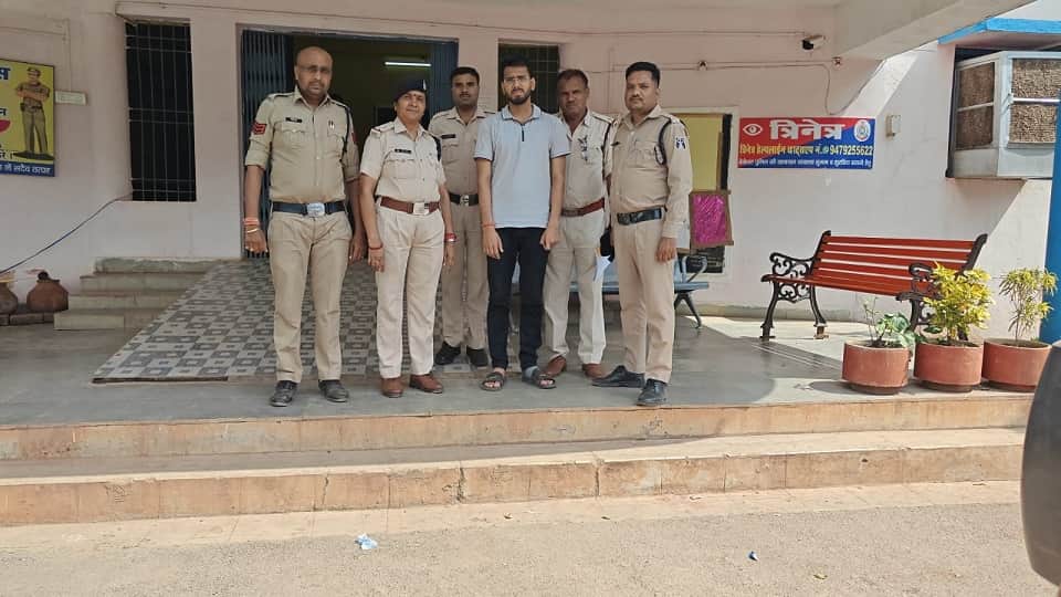 पुलिस की गिरफ्त में आरोपी
