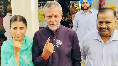महापर्व: पंजाब में दिग्गजों ने डाले वोट, पत्नी के साथ मतदान के लिए पहुंचे सीएम भगवंत मान, देखें तस्वीरें... See Photos of Celebrities voting in Loksabha Election in Punjab