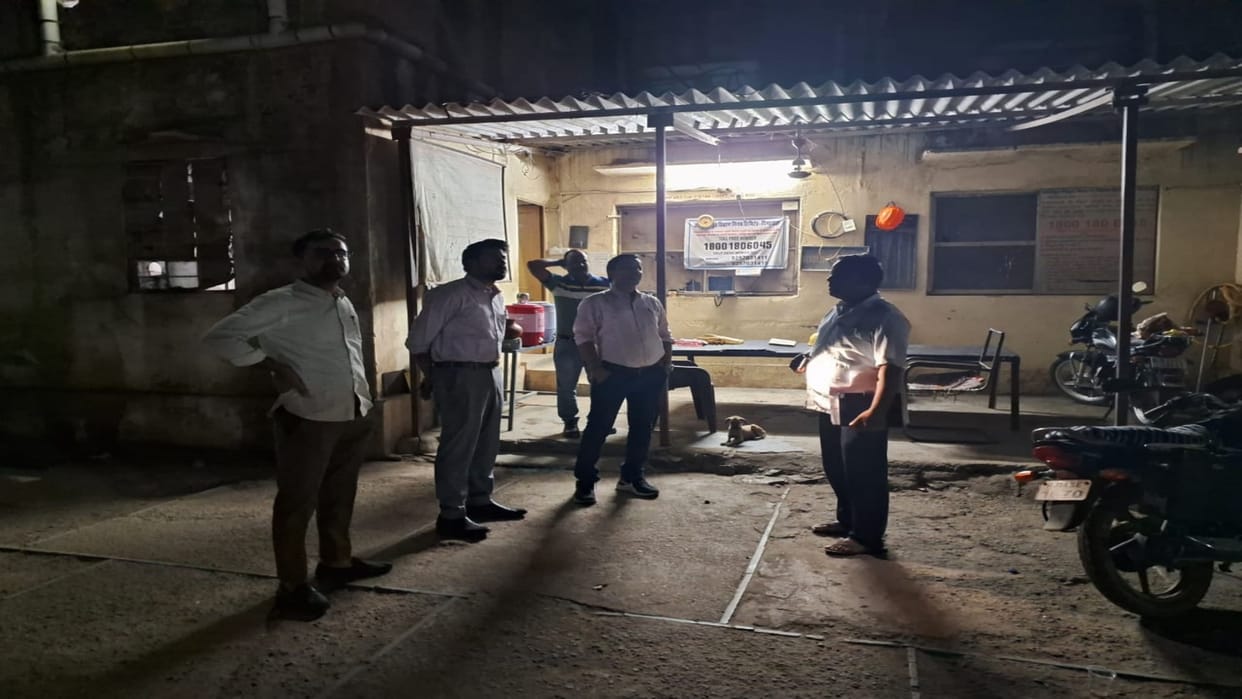 Sirohi News: ADM arrived for surprise inspection at late night, took stock of CHC and Discom office