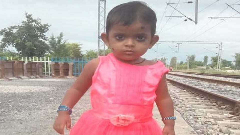 Girl dies due to train collision in Gularbhoj Udham singh nagar