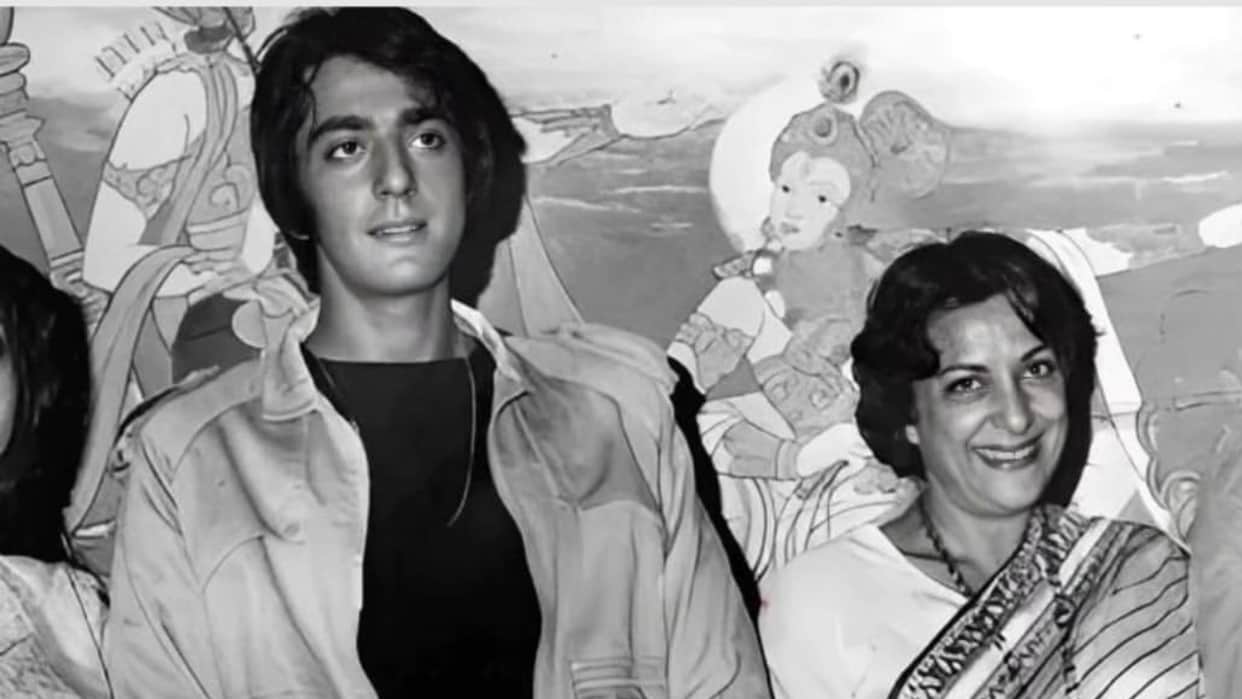 Sanjay Dutt pen down a emotional note on birth anniversary of her mother nargis dutt shared old photos