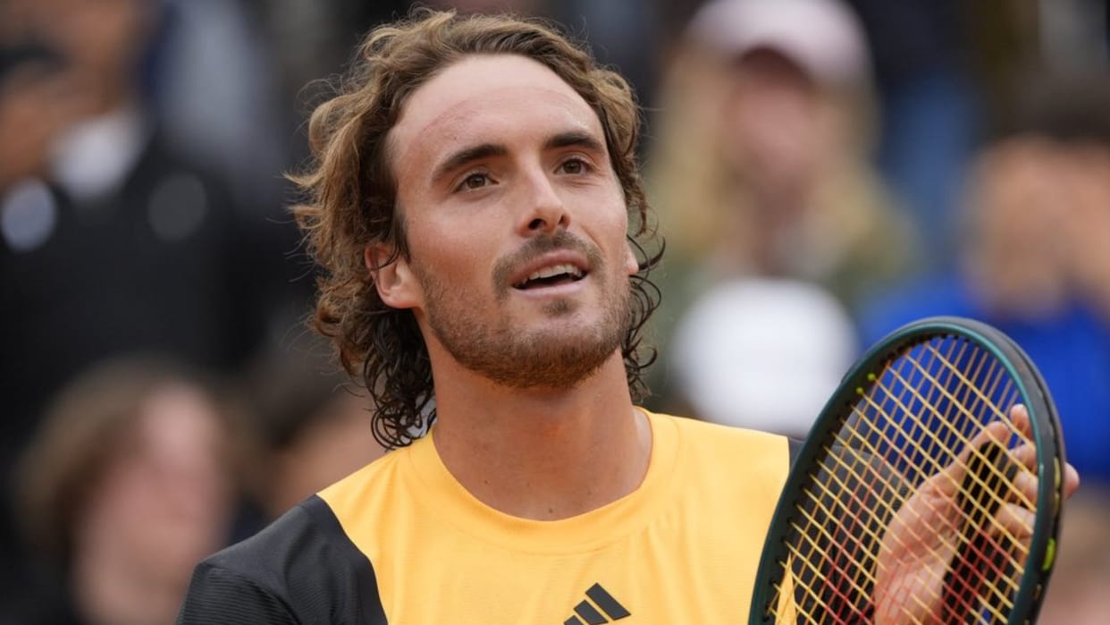 Tsitsipas enters fourth round of French Open tennis tournament, Swiatek, Alcaraz also advance