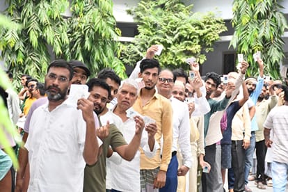 Hot Seat Varanasi lok sabha chunav voting latest unique photos of voting