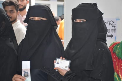 Hot Seat Varanasi lok sabha chunav voting latest unique photos of voting
