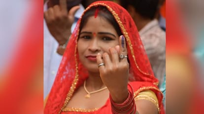 Hot Seat Varanasi lok sabha chunav voting latest unique photos of voting