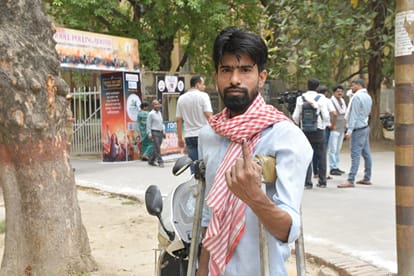 Hot Seat Varanasi lok sabha chunav voting latest unique photos of voting
