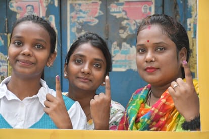 Hot Seat Varanasi lok sabha chunav voting latest unique photos of voting