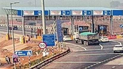 QR codes are being installed at toll plazas: Scanning them will provide a wealth of information.