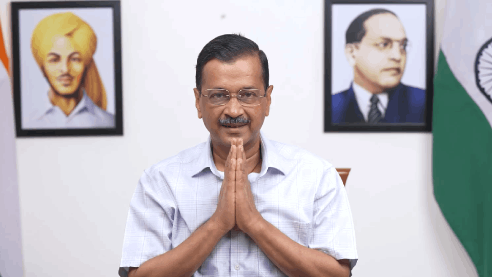 Delhi Politics: CM Kejriwal holds meeting with AAP leaders, BJP on Alert News in Hindi