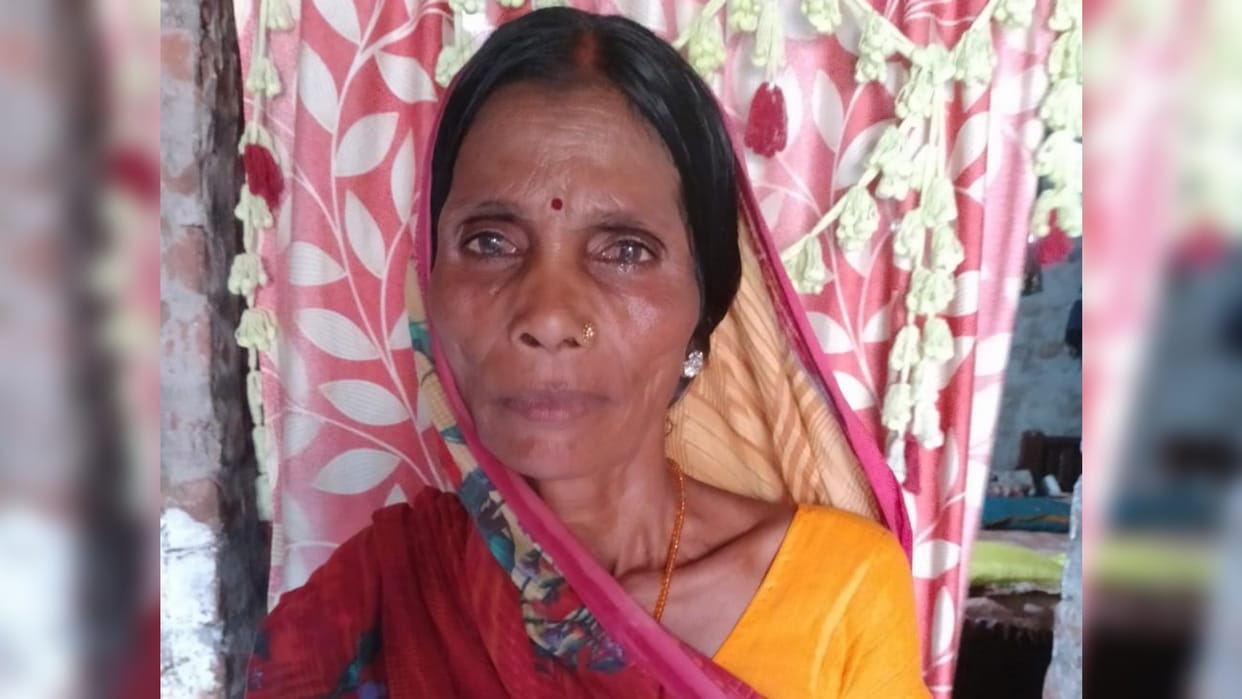 Bettiah News: A high-speed bike hit another bike from behind, one woman died, three people are serious