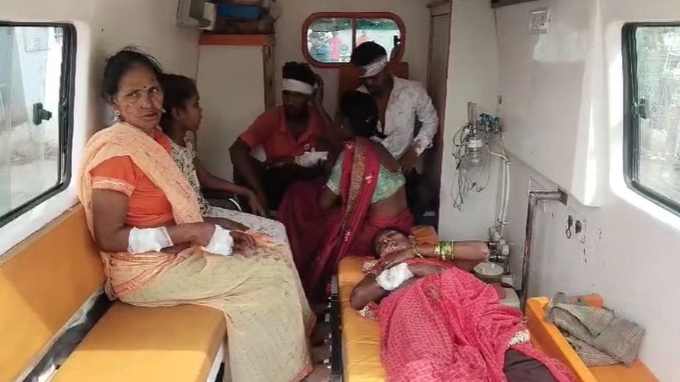 Pickup loaded with devotees and truck collide in Bilaspur