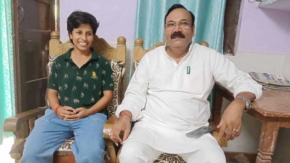 attempt made to occupy by breaking lock of cricketer Poonam Yadav land in Agra