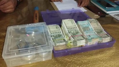 Muzaffarpur: Bank manager robbed Satya Micro Finance Company's office, 3 people arrested with Rs 2.9 lakh