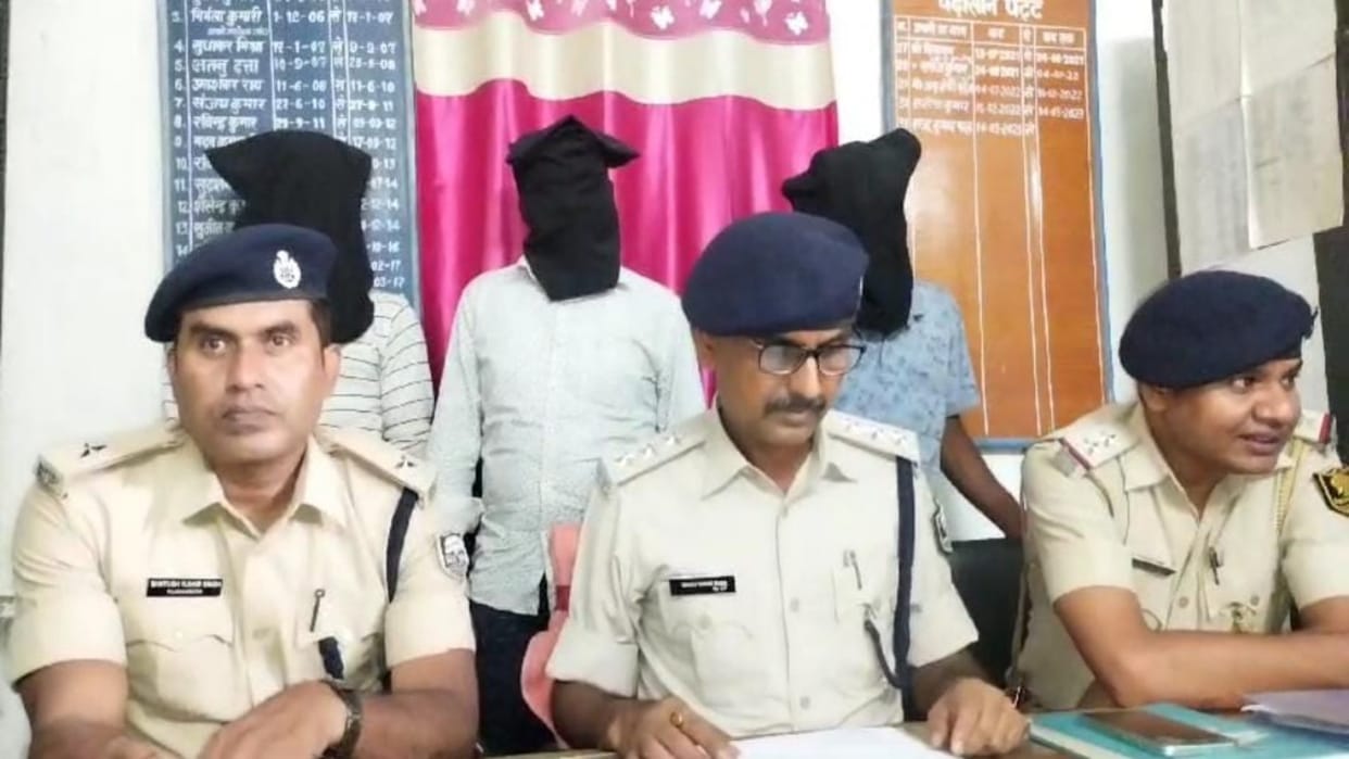 Muzaffarpur: Bank manager robbed Satya Micro Finance Company's office, 3 people arrested with Rs 2.9 lakh