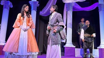 Panchayat series fame actor Durgesh Kumar plays Othello Hindi adaptation Prachi Patwari Himanshu Raj Talreja