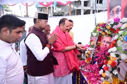 पं. प्रदीप मिश्रा (सीहोर वाले) ने अर्पित किए श्रद्धासुमन
