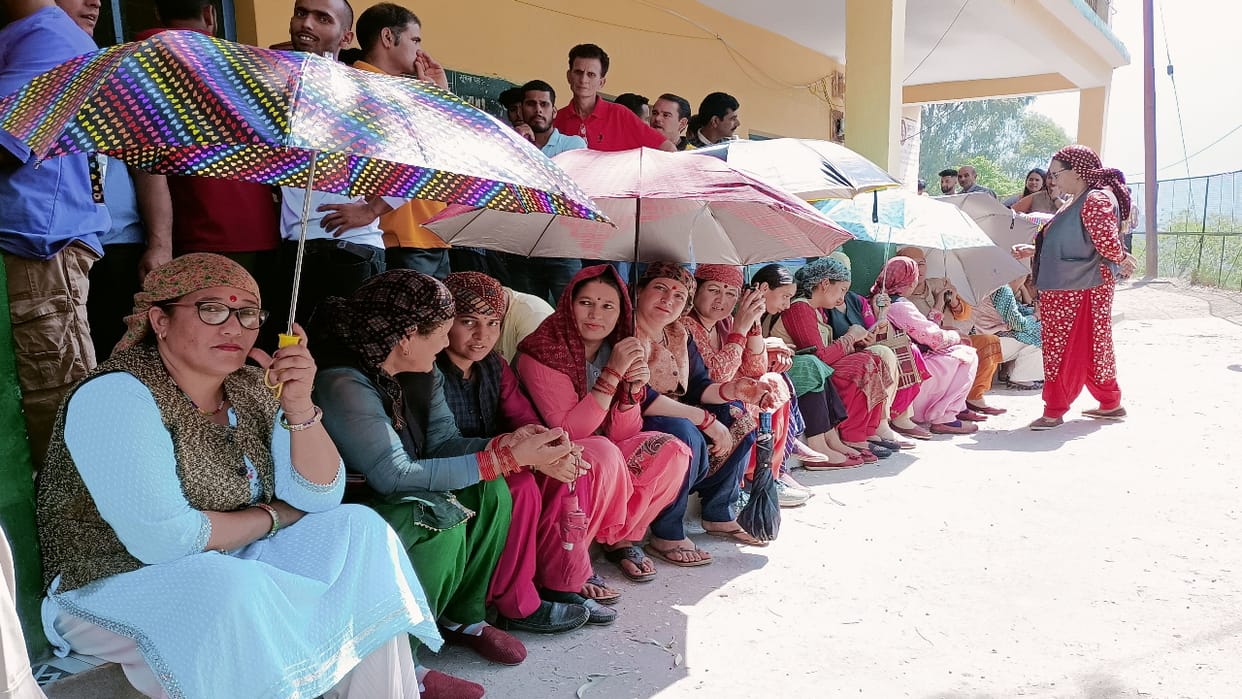Elections 2024 Voting with umbrellas amidst the heat enthusiasm did not decrease