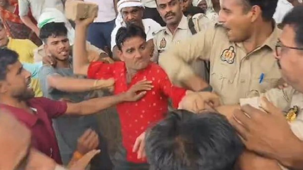 budaun road accident news four bodies were cremated together in Budaun